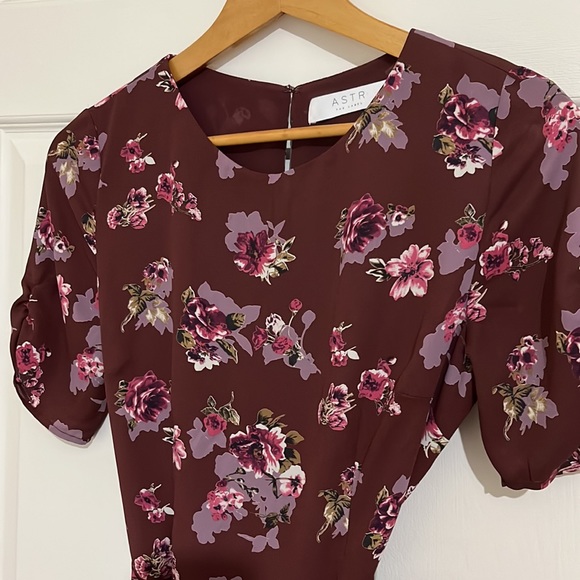 ASTR The Label Floral Dress - Picture 2 of 6